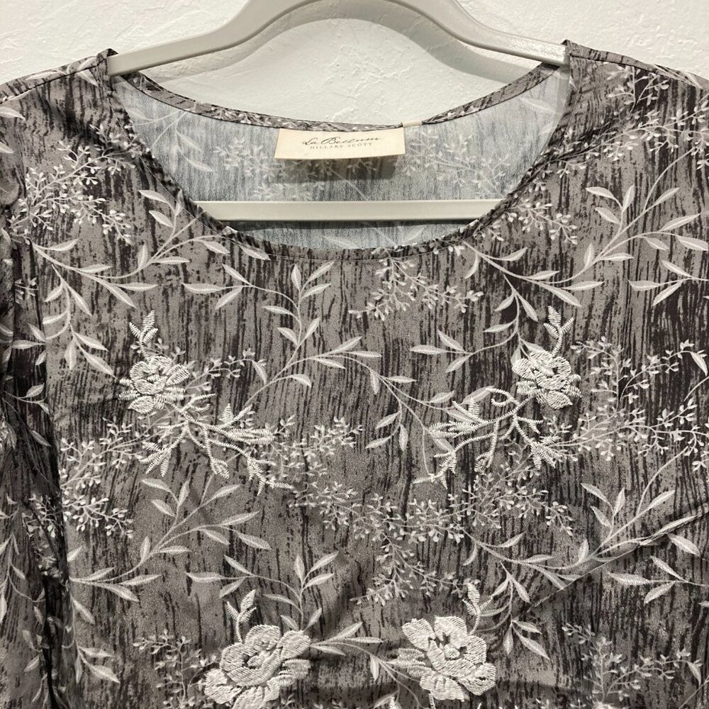 NWT La Bellum by Hillary Scott Long Sleeve Top Peplum Ruffle Embroidered Gray L - Picture 3 of 10